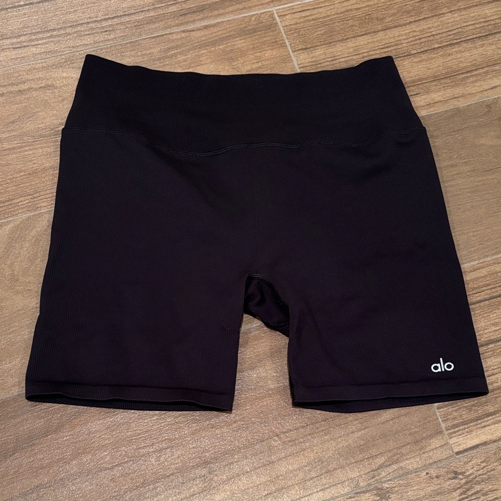 ALO Yoga 5" Seamless Ribbed Favorite Short